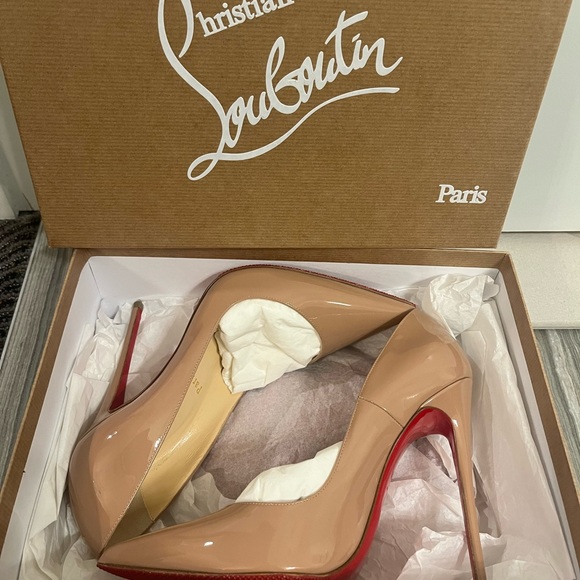 CHRISTIAN LOUBOUTIN
So Kate Patent Pointed-Toe Red Sole Pump - Picture 2 of 7